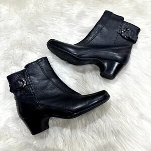 Clarks Artisan Dara III Leather Booties Sz 8